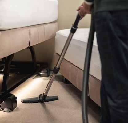 Op- en schoonmaken van uw hoog laag bed is eenvoudig door de deelbaarheid